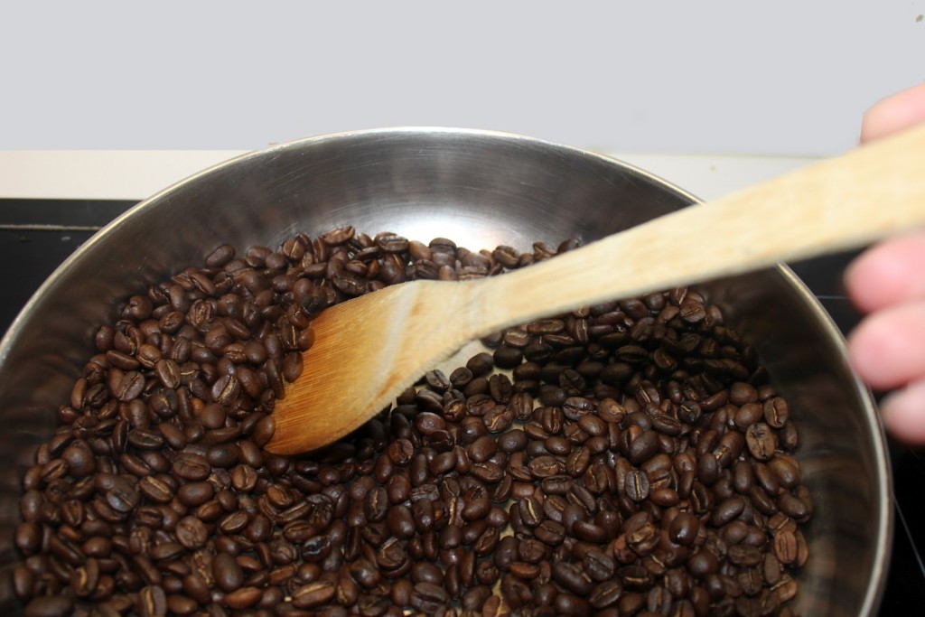 Coffee_light beans in pan